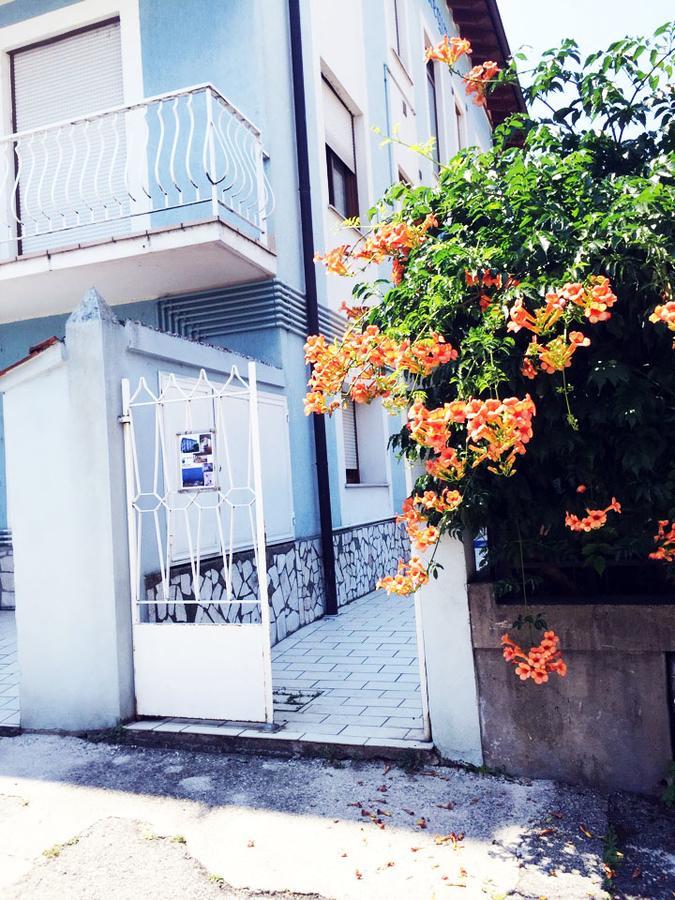 Апартаменты Casa Regina Дезенцано-дель-Гарда Экстерьер фото